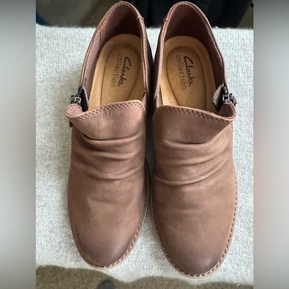 Clarks brown leather side zip loafer/bootie